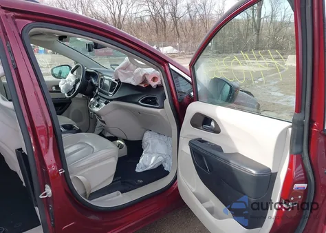 2021 Chrysler Voyager Lxi z USA, uszkodzony, nr VIN 2C4RC1DG3MR542376